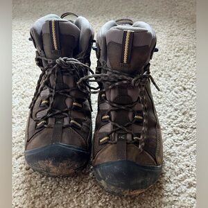 Men’s Keen hiking/work boots size 9.